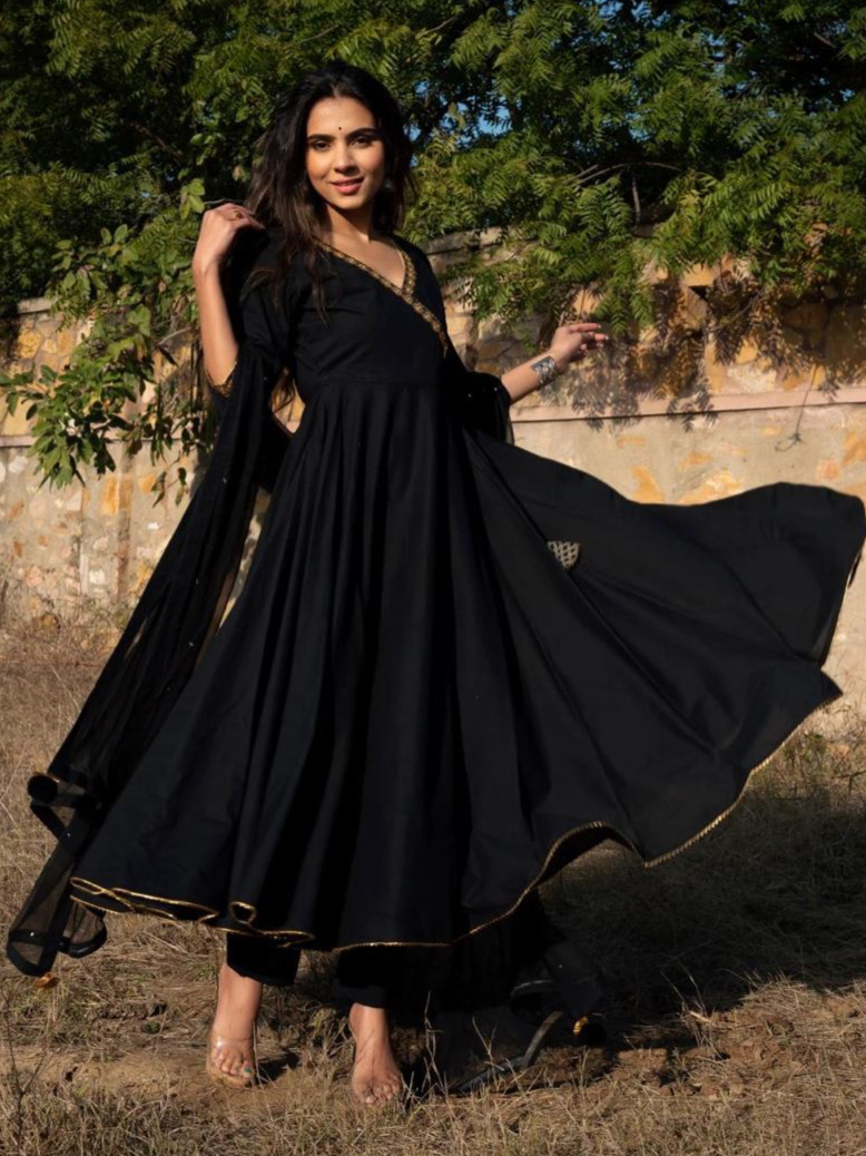 Black Solid Color Georgette Full Lining With Embroidery Work & Dupatta Set