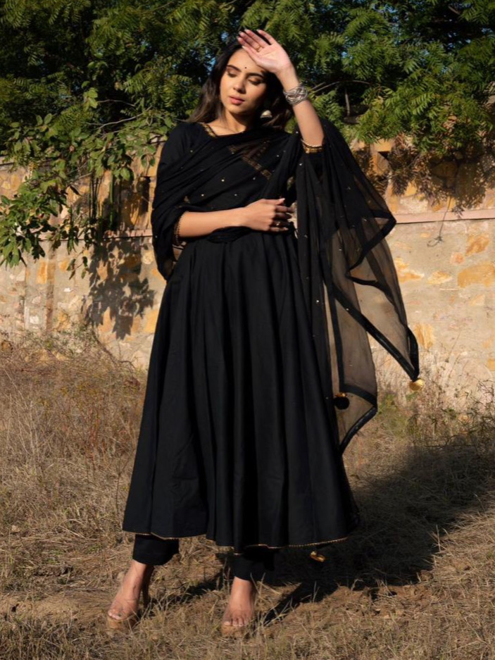 Black Solid Color Georgette Full Lining With Embroidery Work & Dupatta Set